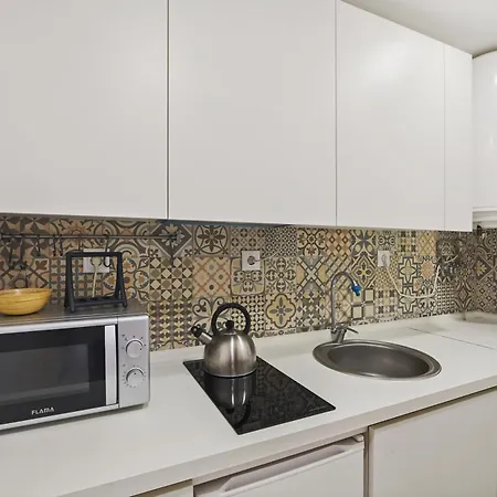 Furnished Sao Bento 1 Bedroom 1ba Lissabon